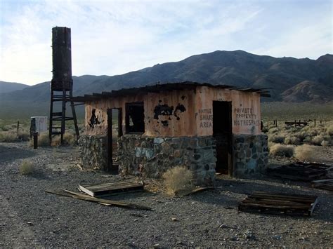 The Mojave Desert is home to several very small ghost towns. . Abandoned city in mojave desert